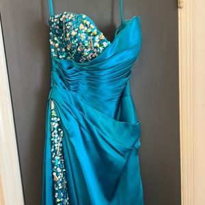 Size 6. Prom dress from flirt Maggie Setaro.